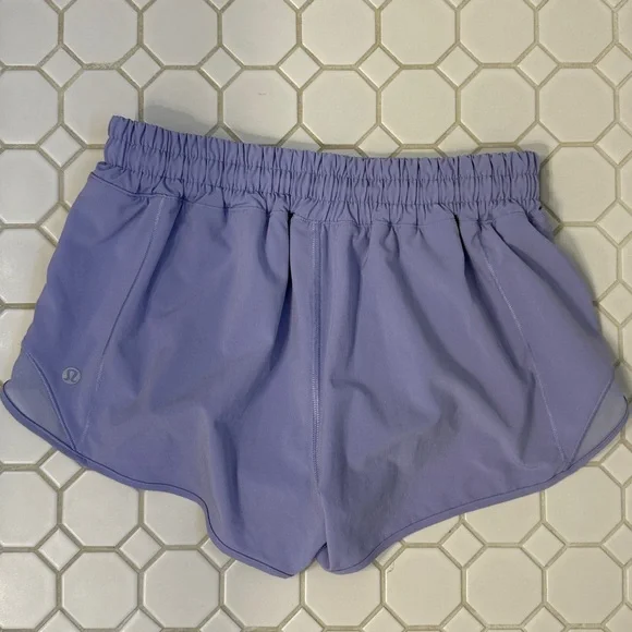 LULULEMON Hotty Hot Low-Rise Lined Short 2.5" - Picture 10 of 12